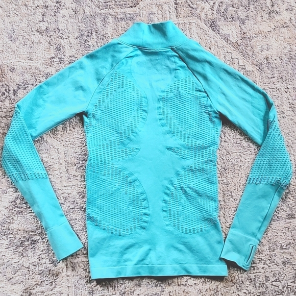 Activewear top - Picture 3 of 4